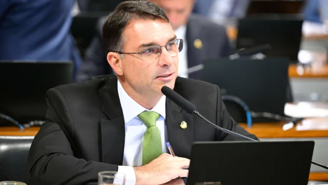 senador-flavio-bolsonaro-tjdft-censura-pt-660x372.jpg